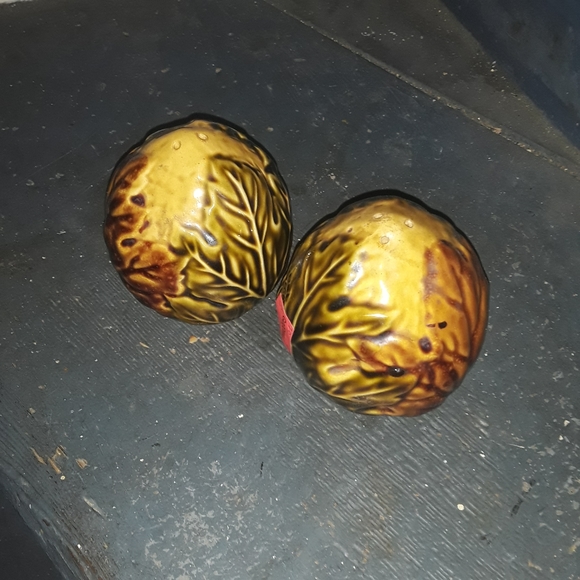 Fall large fat acorns with leaves salt and pepper - Picture 2 of 3